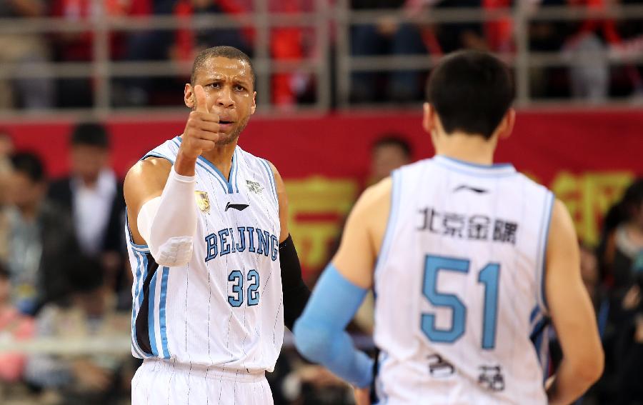 2月24日訊 據(jù)NBA名記Marc Stein報道，此前與活塞達成買斷的前鋒馬基夫-莫里斯已在當(dāng)?shù)貢r間今日下午5點結(jié)束澄清期，他已正式加盟湖人。