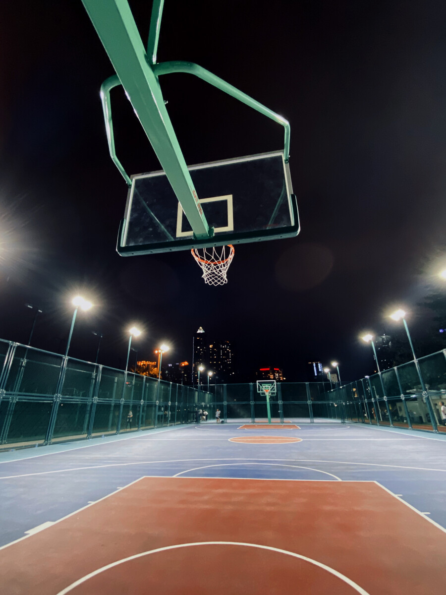 2月24日訊 據(jù)NBA名記Marc Stein報道，此前與活塞達成買斷的前鋒馬基夫-莫里斯已在當(dāng)?shù)貢r間今日下午5點結(jié)束澄清期，他已正式加盟湖人。